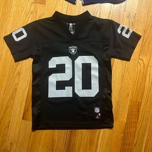 Raiders Darren McFadden jersey. Youth small